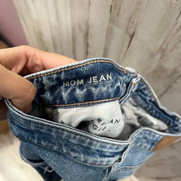 American Eagle Destroyed High Rise Mom Jeans Stretch Womens Size 2 - Picture 5 of 9